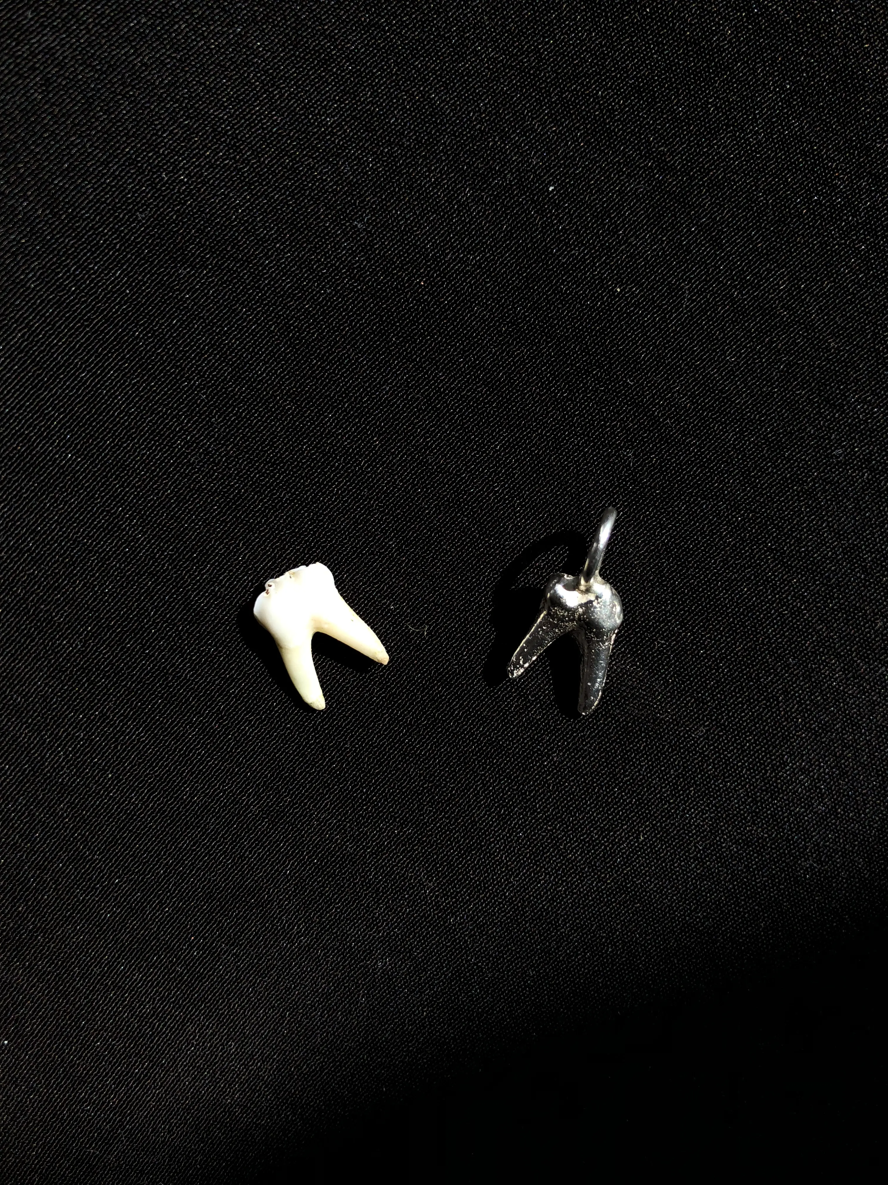 Tooth charm in silver